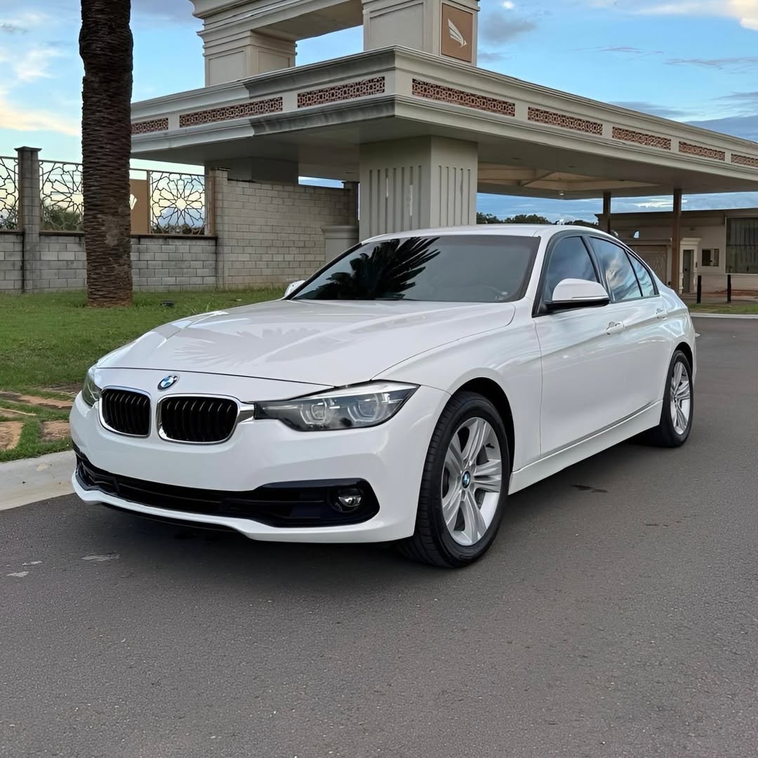 BMW 320i Sport 18/18 87.600km à venda em Brasília, District Federal, Brazil - Foto 2