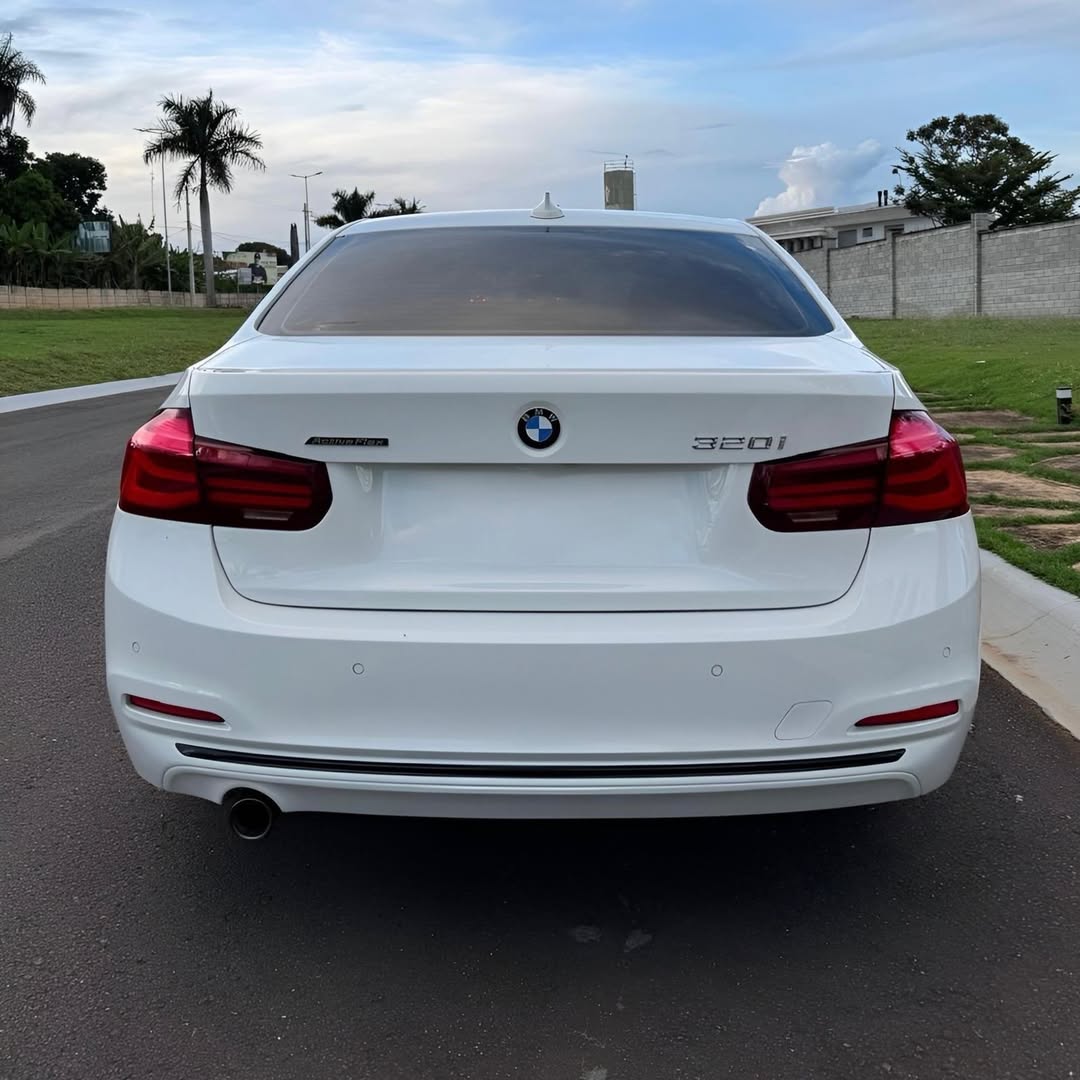 BMW 320i Sport 18/18 87.600km à venda em Brasília, District Federal, Brazil - Foto 4