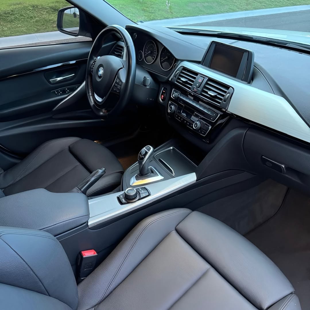 BMW 320i Sport 18/18 87.600km à venda em Brasília, District Federal, Brazil - Foto 9