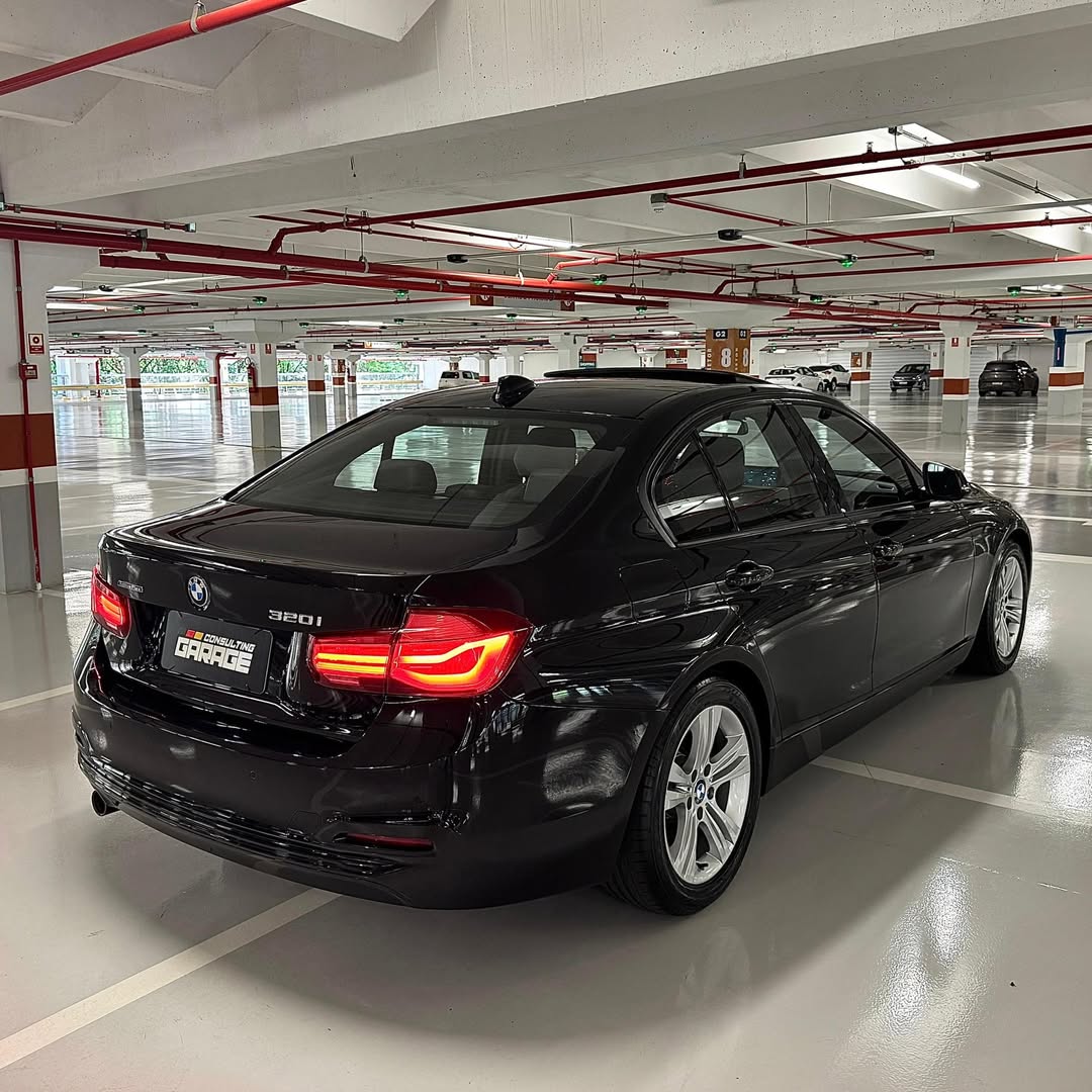 BMW 320i Sport GP  18/18 à venda em Brasília, District Federal, Brazil - Foto 4