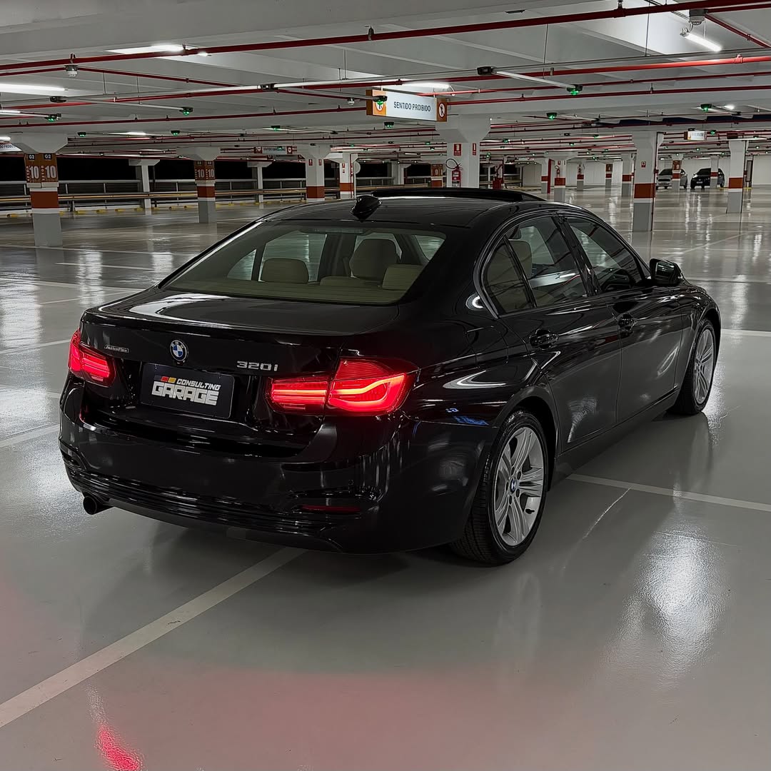 BMW 320i Sport GP  18/18 à venda em Brasília, District Federal, Brazil - Foto 4