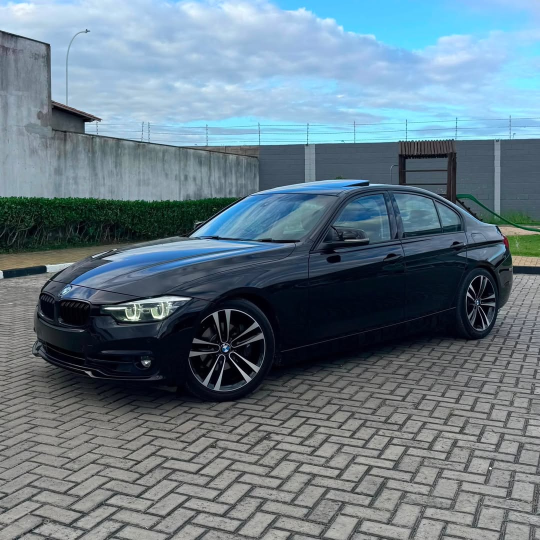 BMW 320i Sport GP Plus 18/18 62.000km à venda em Баия - Foto 2