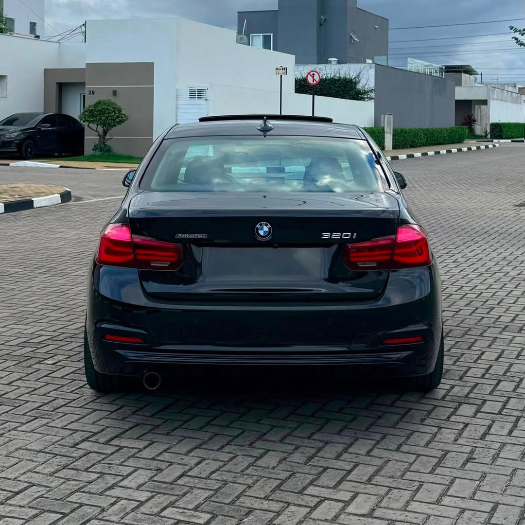 BMW 320i Sport GP Plus 18/18 62.000km à venda em Баия - Foto 4