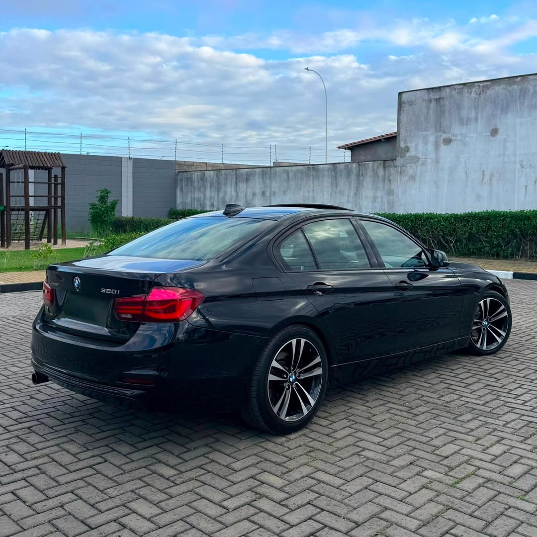 BMW 320i Sport GP Plus 18/18 62.000km à venda em Баия - Foto 5