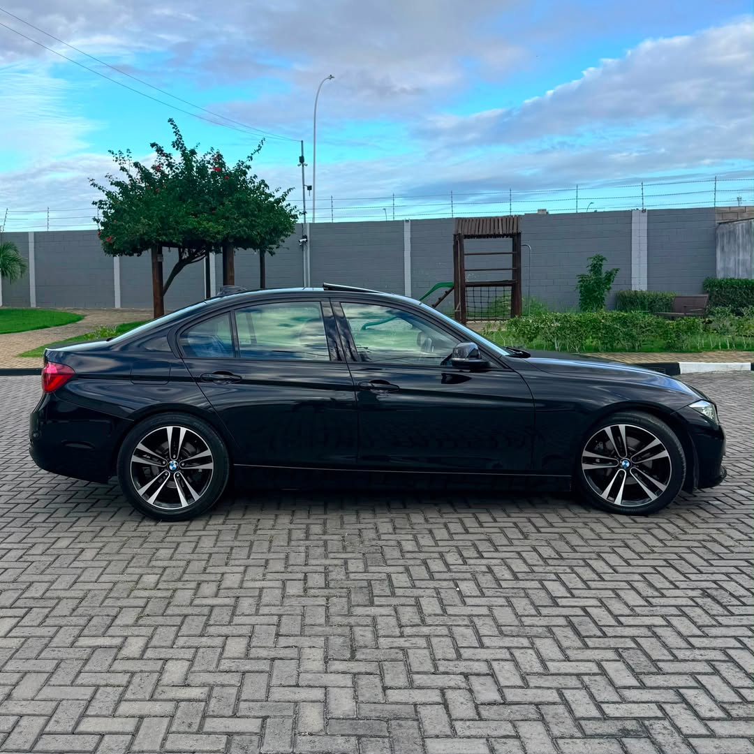 BMW 320i Sport GP Plus 18/18 62.000km à venda em Баия - Foto 6