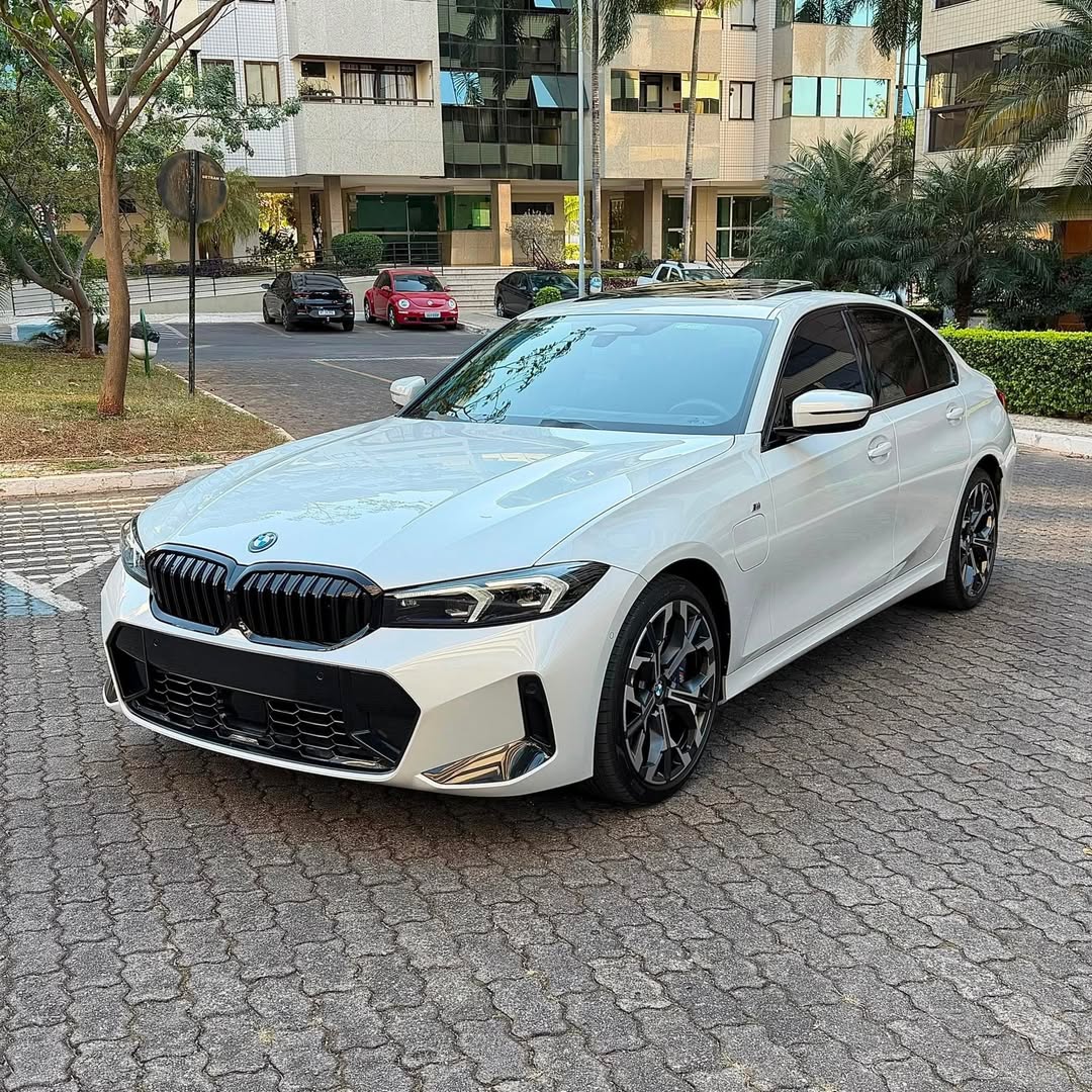 BMW 330e M Sport PHEV 2025 18.700km à venda em Brasília, District Federal, Brazil - Foto 2