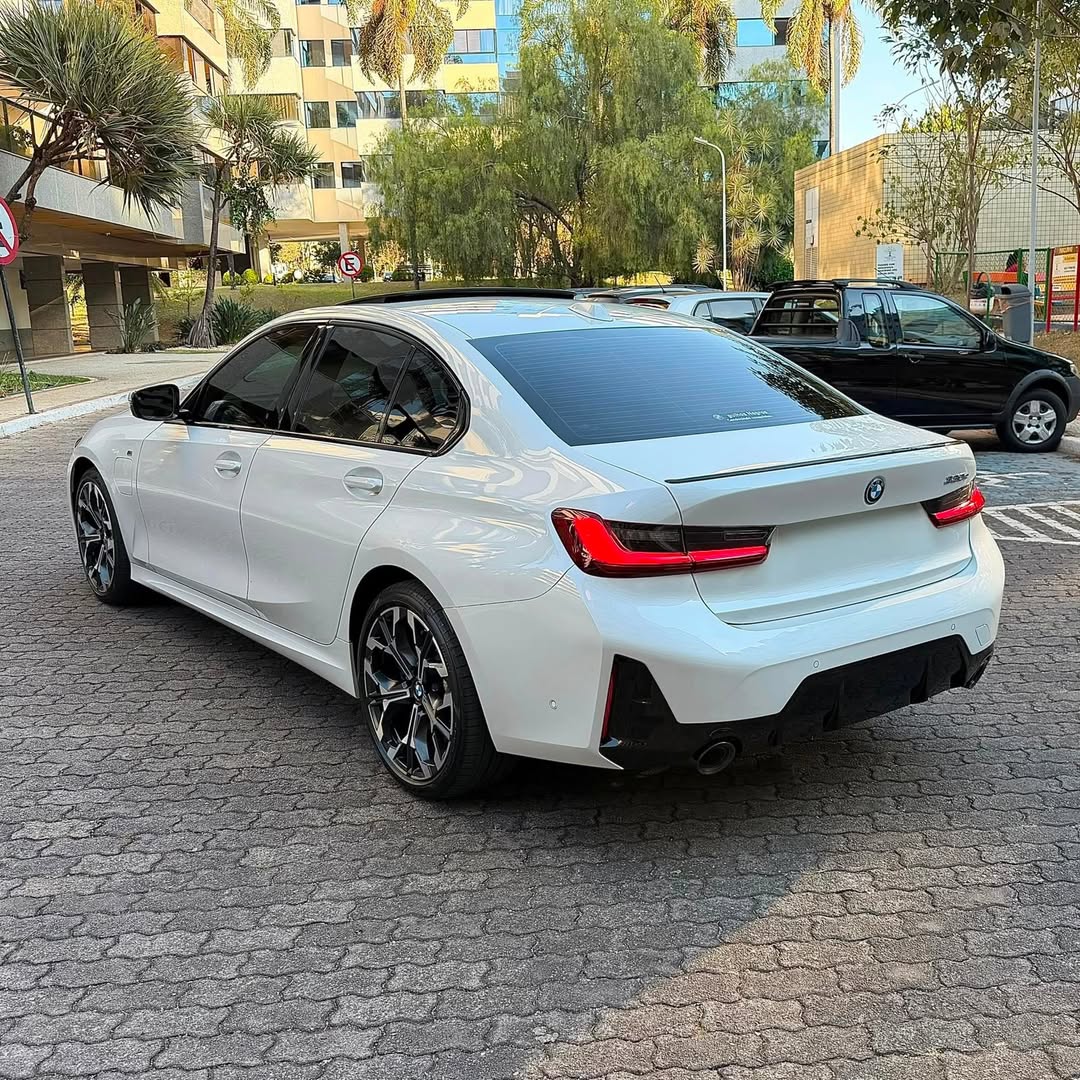 BMW 330e M Sport PHEV 2025 18.700km à venda em Brasília, District Federal, Brazil - Foto 3