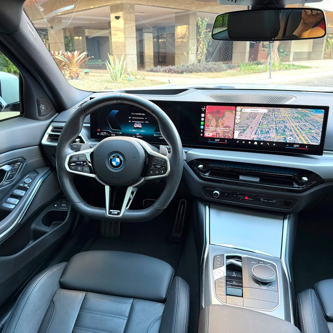 BMW 330e M Sport PHEV 2025 18.700km à venda em Brasília, District Federal, Brazil - Foto 8