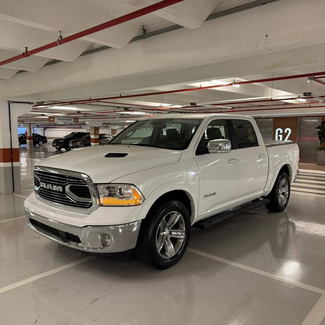 Ram 1500 Classic Laramie 5.7 V8 22/22 à venda em Brasília, District Federal, Brazil - Foto 2