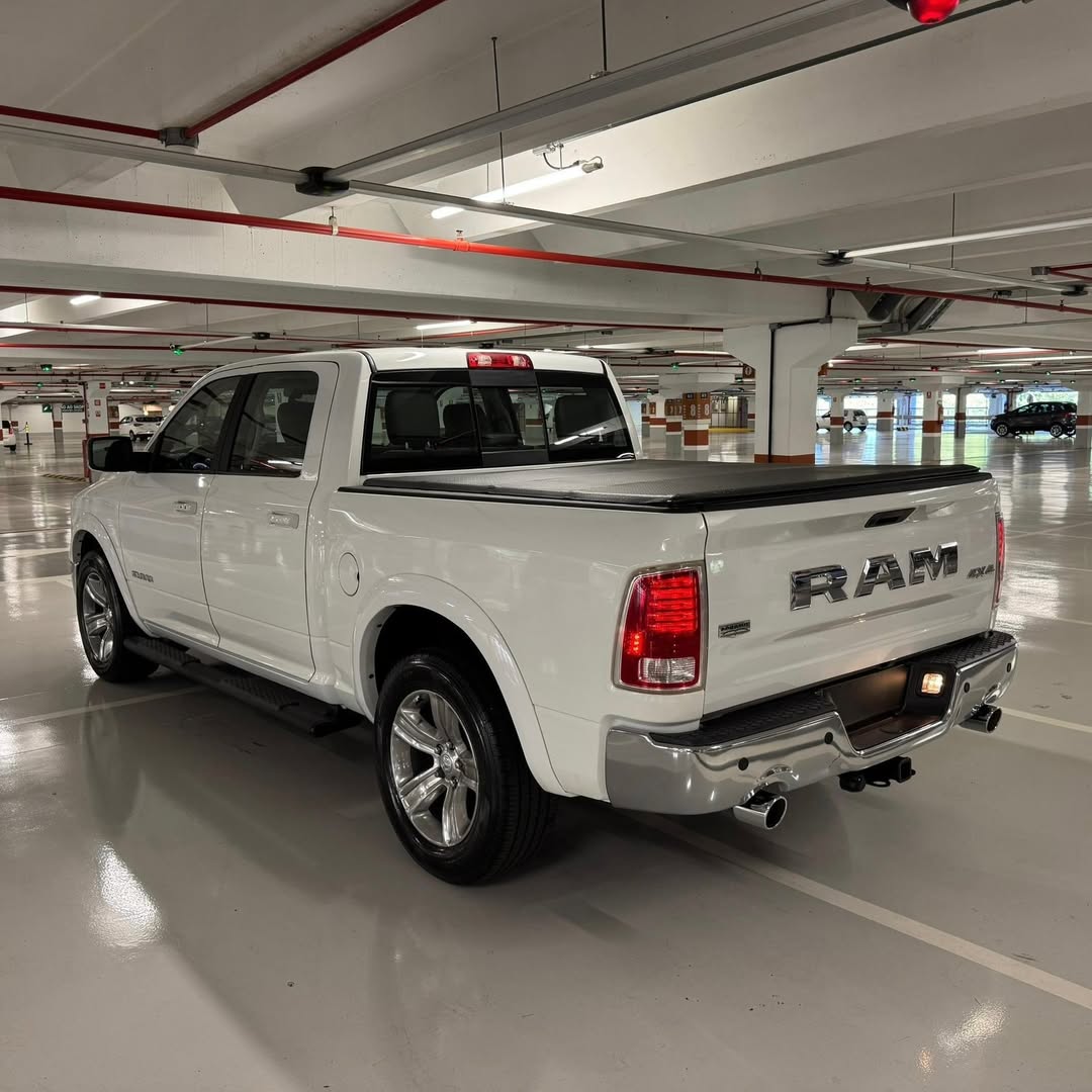 Ram 1500 Classic Laramie 5.7 V8 22/22 à venda em Brasília, District Federal, Brazil - Foto 3