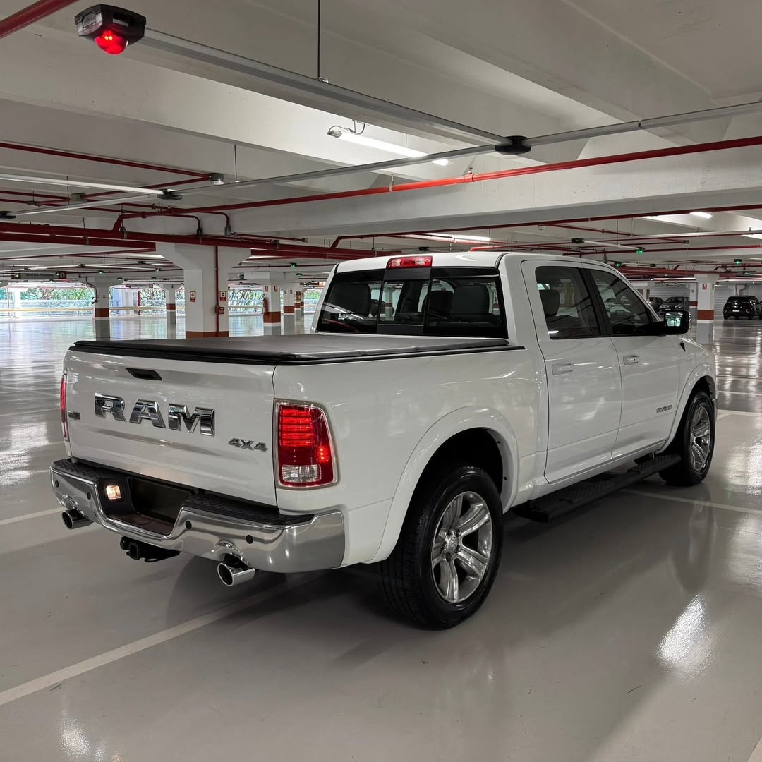 Ram 1500 Classic Laramie 5.7 V8 22/22 à venda em Brasília, District Federal, Brazil - Foto 4