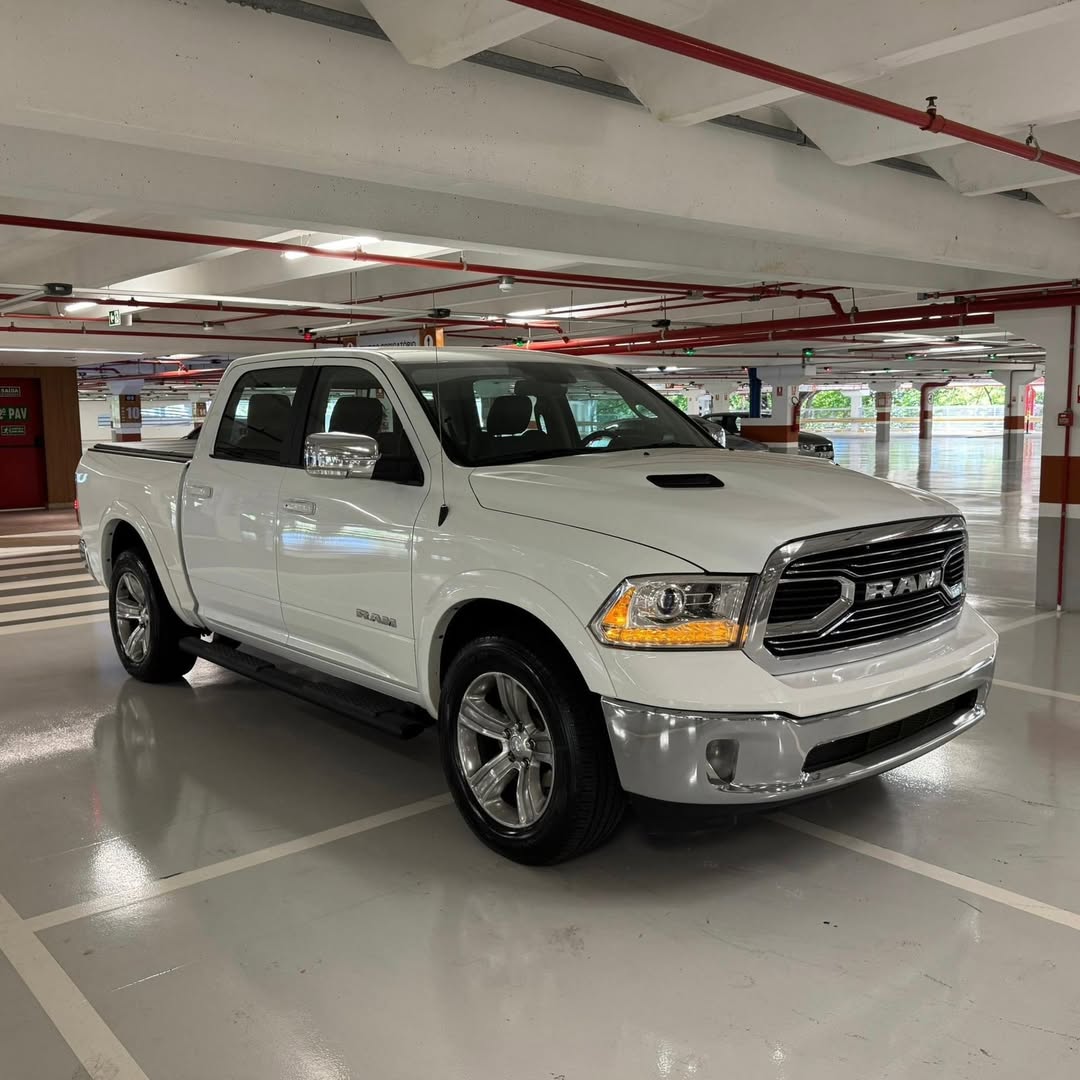 Ram 1500 Classic Laramie 5.7 V8 22/22 à venda em Brasília, District Federal, Brazil - Foto 5