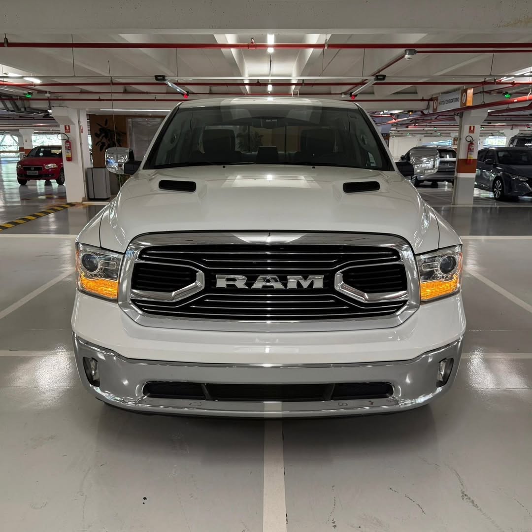 Ram 1500 Classic Laramie 5.7 V8 22/22 à venda em Brasília, District Federal, Brazil - Foto 6