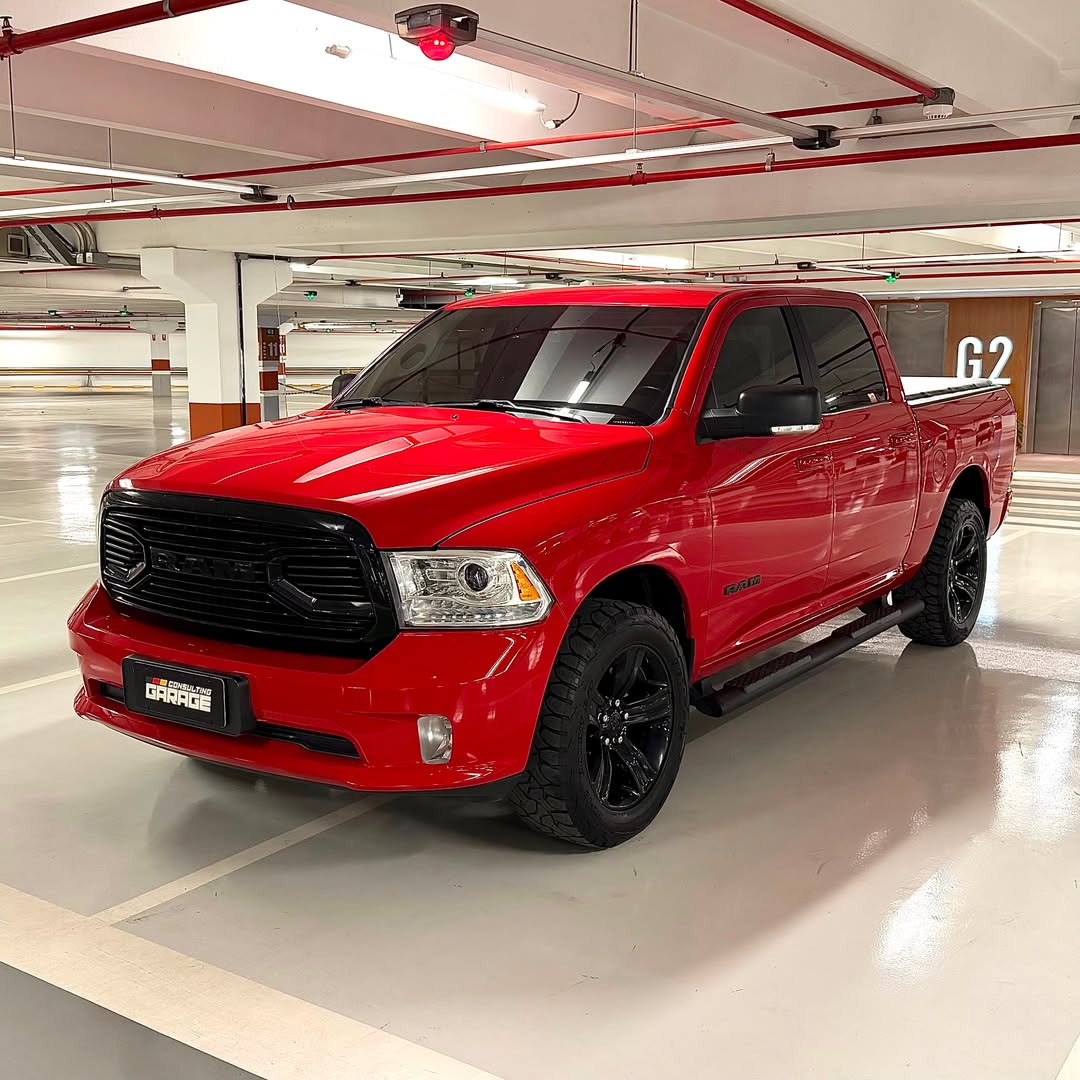 Ram Classic Laramie Night Edition 5.7 V8 23/23 54.300km à venda em Brasília, District Federal, Brazil - Foto 2