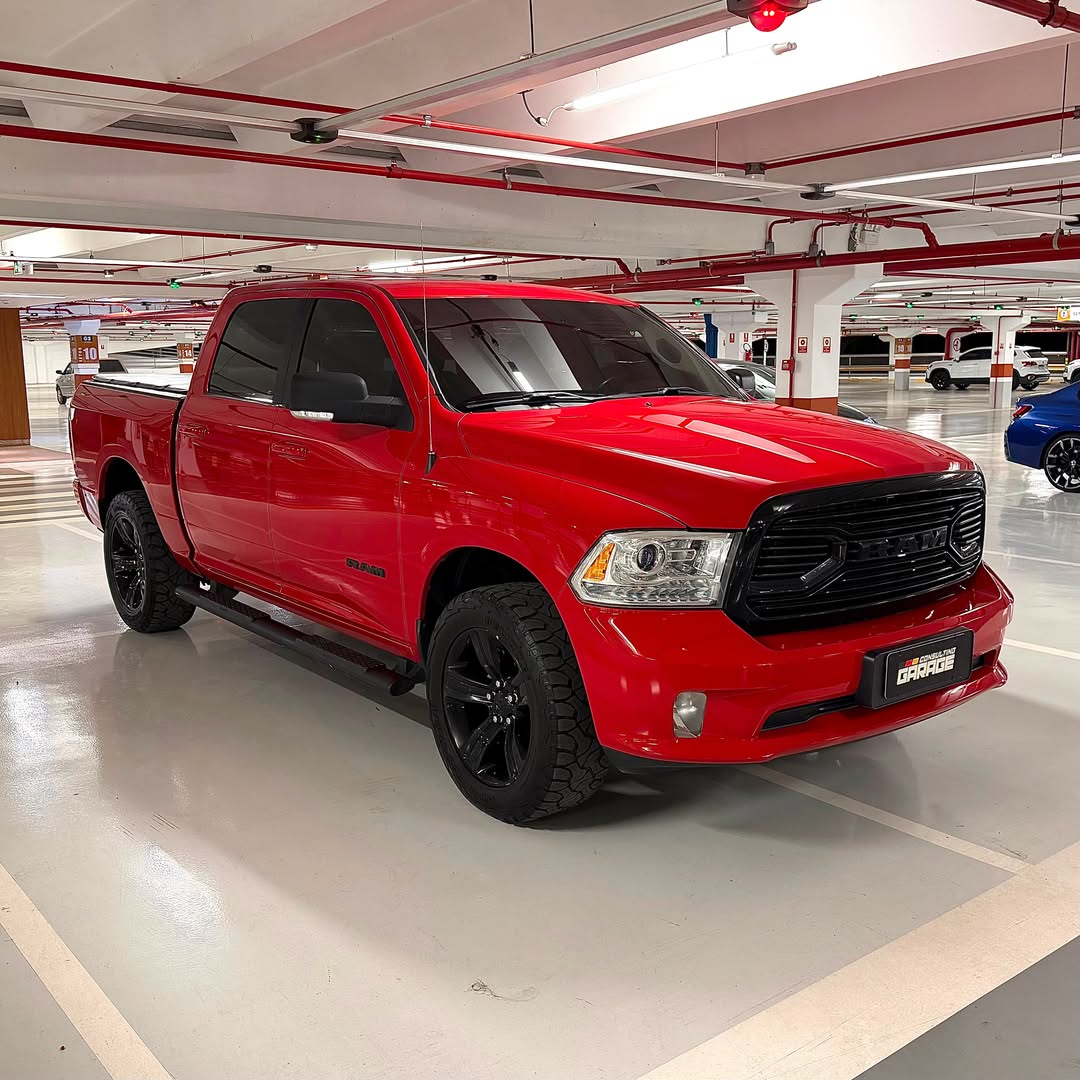 Ram Classic Laramie Night Edition 5.7 V8 23/23 54.300km à venda em Brasília, District Federal, Brazil - Foto 5