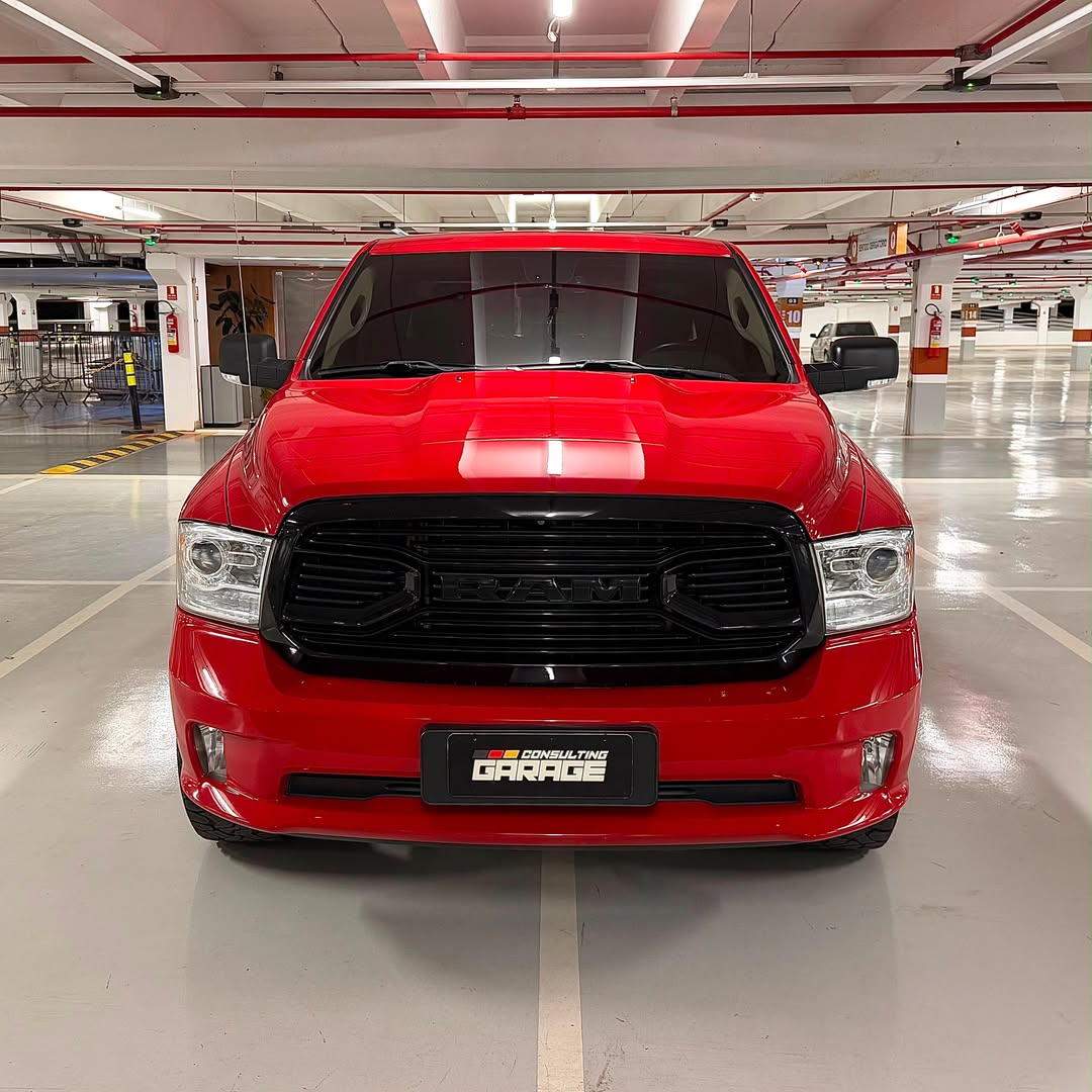 Ram Classic Laramie Night Edition 5.7 V8 23/23 54.300km à venda em Brasília, District Federal, Brazil - Foto 6