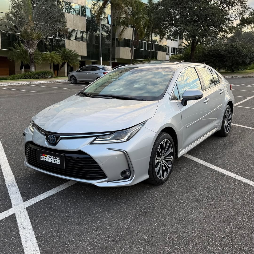 Toyota Corolla Altis Premium Hybrid 2021 à venda em Brasília, District Federal, Brazil - Foto 2