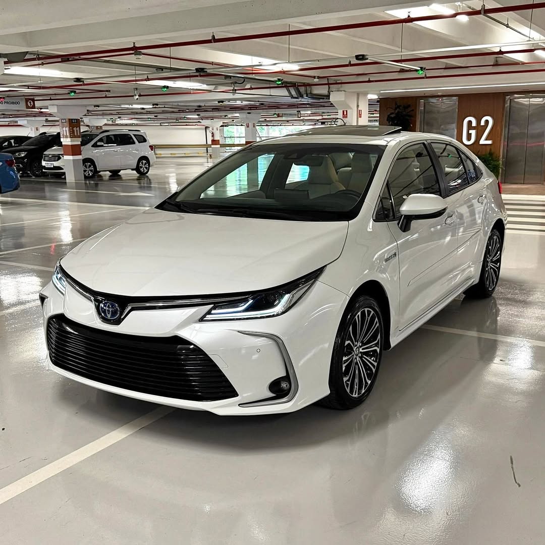 Toyota Corolla Altis Premium Hybrid 2022 46.000km à venda em Brasília, District Federal, Brazil - Foto 2