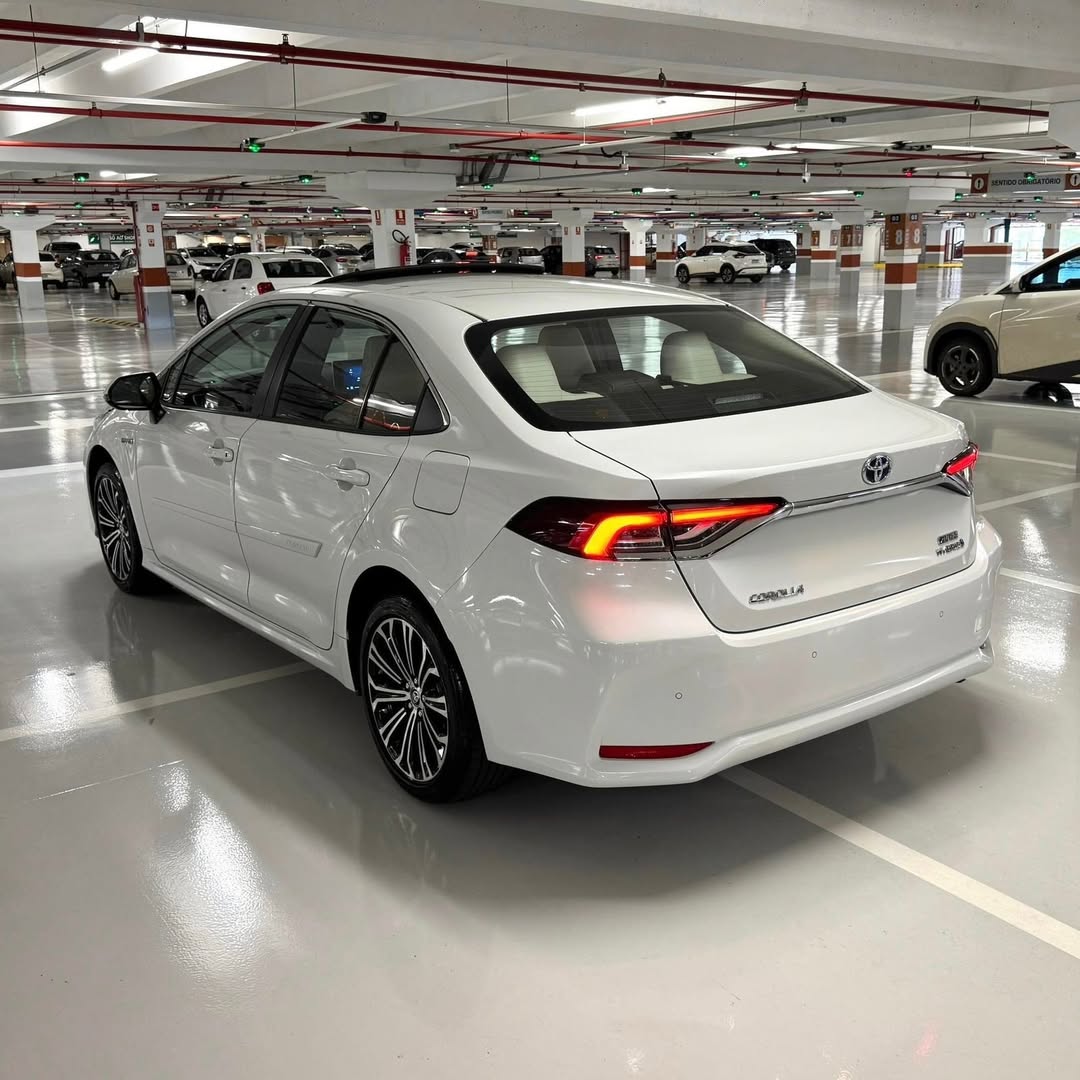 Toyota Corolla Altis Premium Hybrid 2022 46.000km à venda em Brasília, District Federal, Brazil - Foto 3